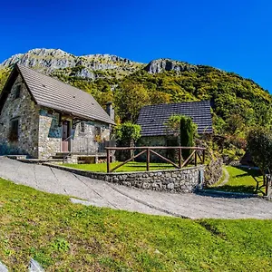 Casa vacanze Alpeggio Pruno, Corfino